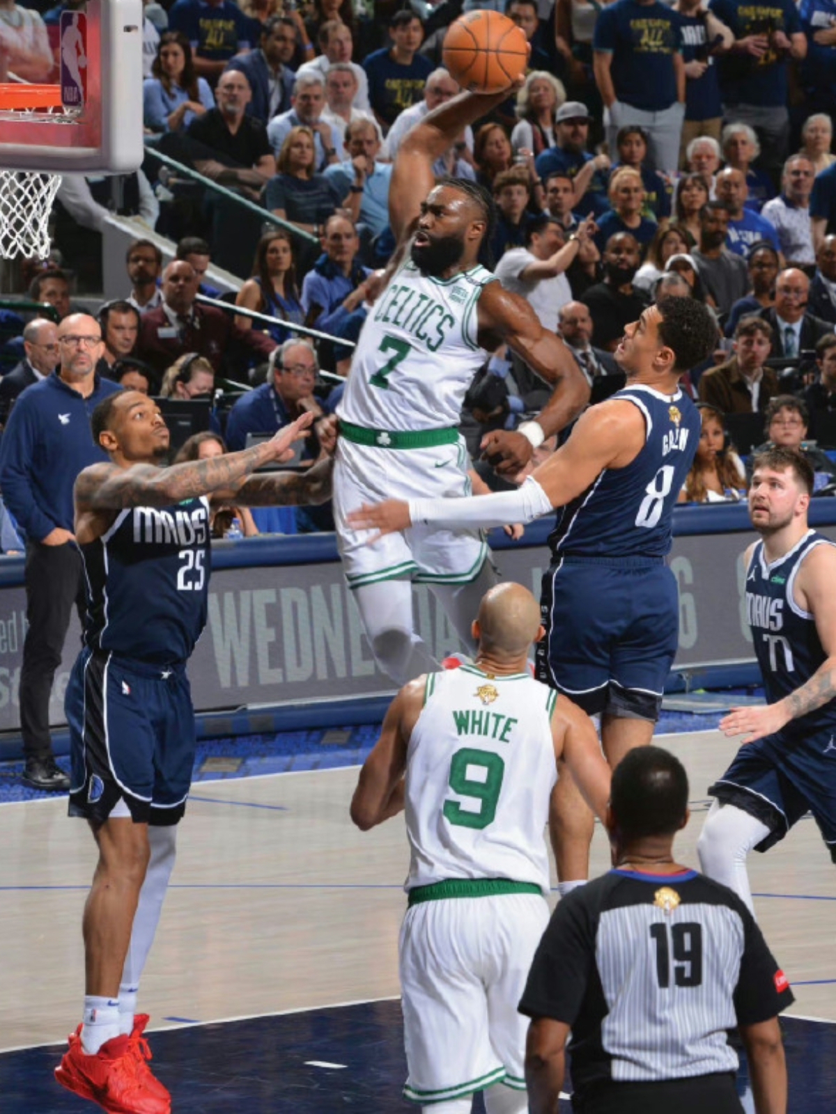 关于转折点波士顿凯尔特人回应争议，法甲国际比赛日攻防权衡，目标明确，年轻球员得到机会的信息